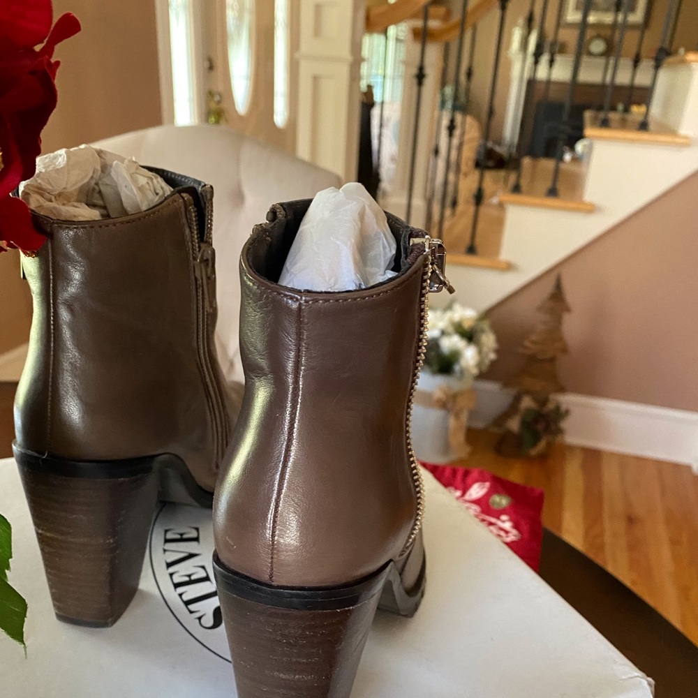 NEW Steve Madden Koraa Booties - Picture 4 of 8